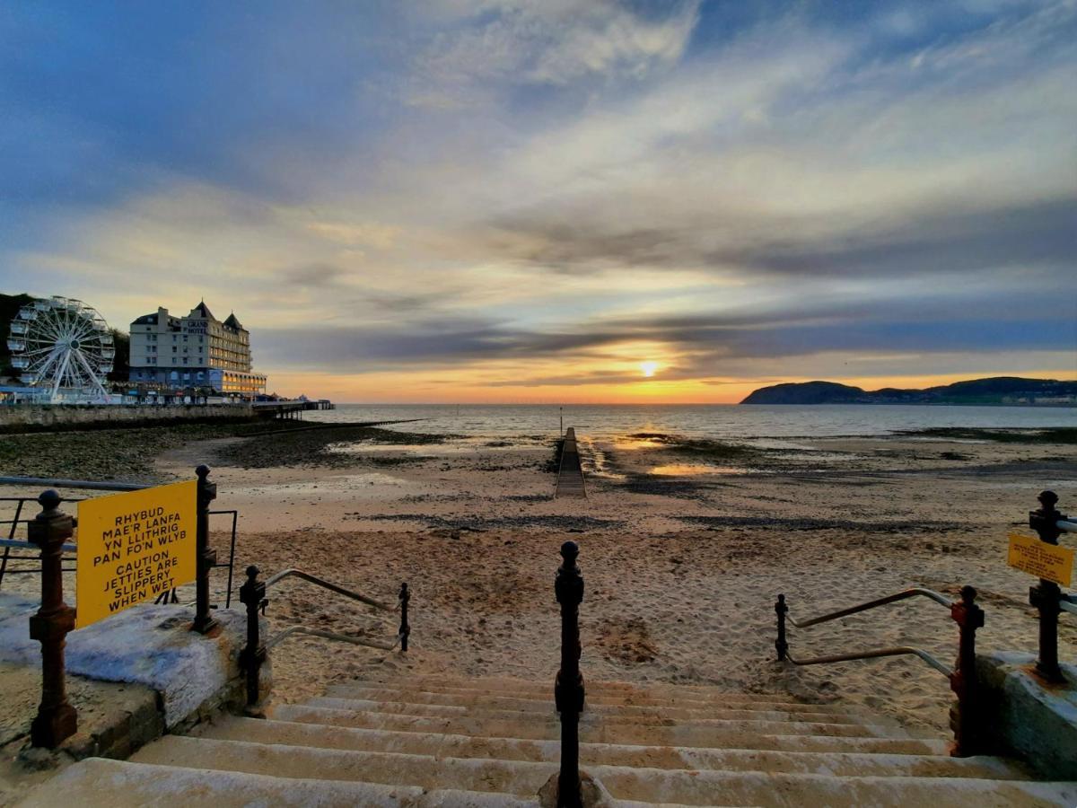 Ferienwohnung The Penthouse Llandudno Exterior foto